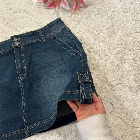 SO - Medium-Dark Wash Denim Skirt with Pockets and Side Buckle Details - Sz 15 - Picture 3 of 12